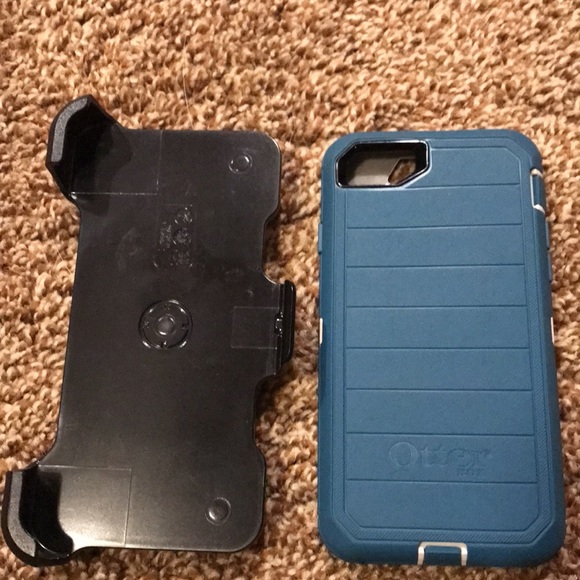 Otter Defender Pro with belt clip - Picture 6 of 7